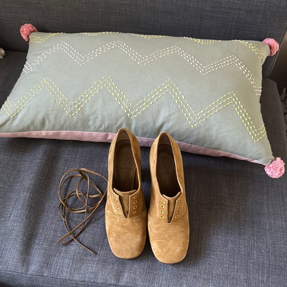 Tory Burch Tan Suede Shoes - Picture 1 of 7